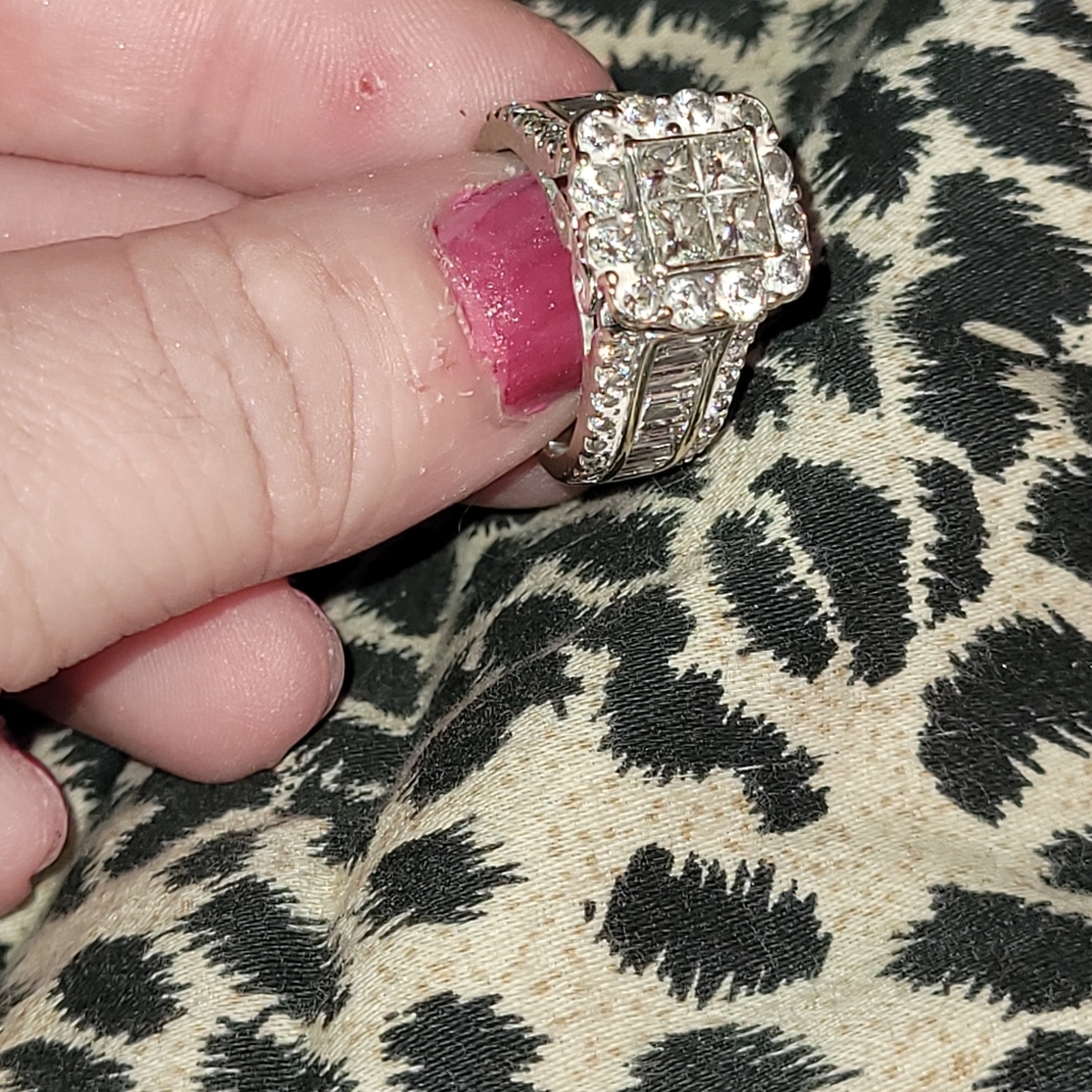 Engagement ring - Picture 6 of 8